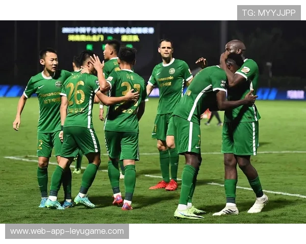 中超浙江队埃沃洛冲刺训练更迅猛:点燃激情,追求极致速度 中超浙江队埃沃洛冲刺训练更迅猛:点燃激情,追求极致速度